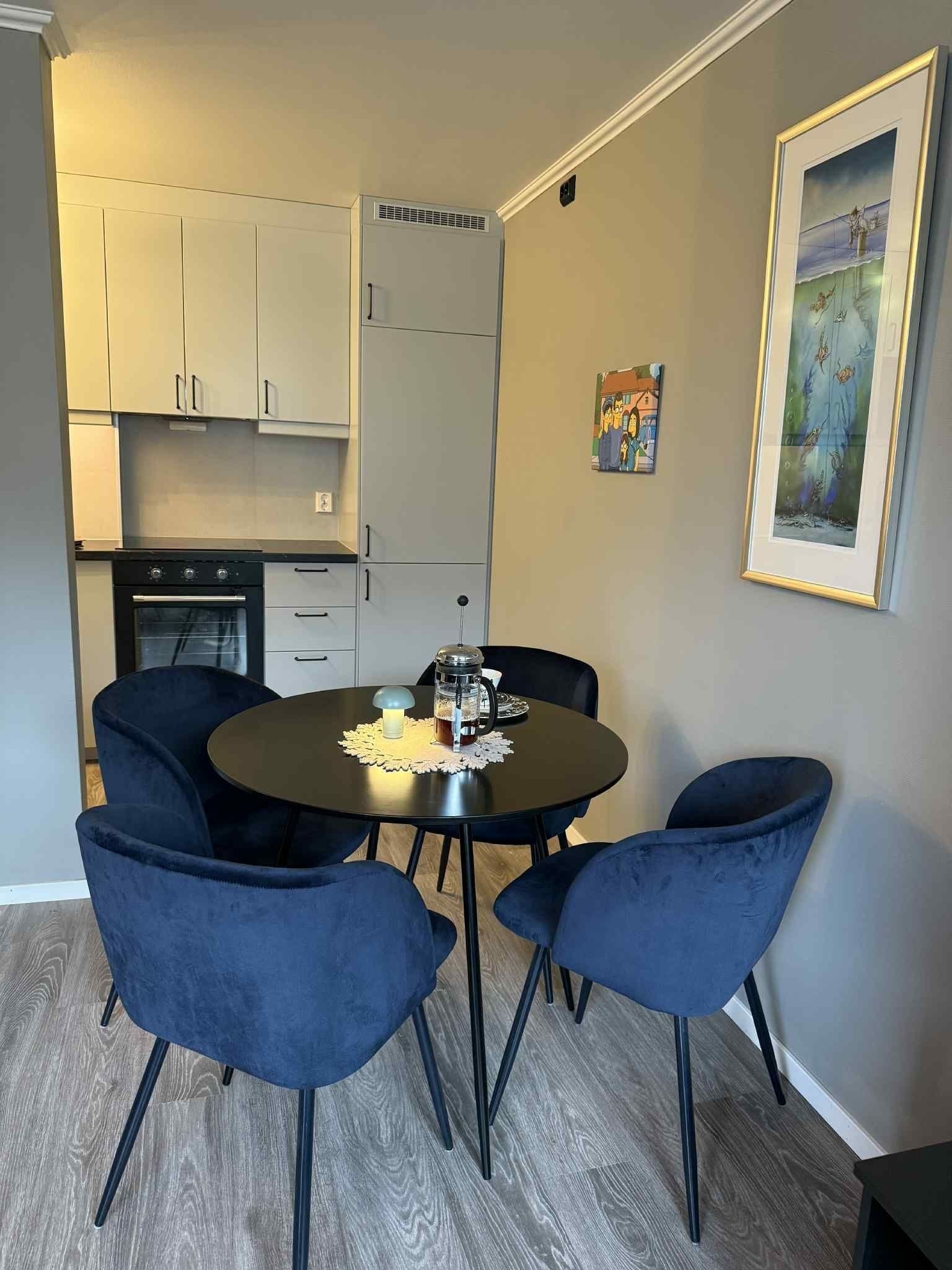 Stue med spiseplass. Galleribilde