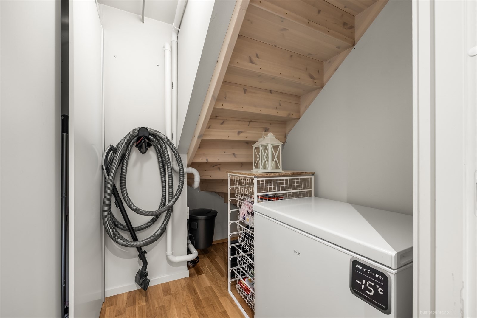 Praktisk innvendig bod under trappen. Galleribilde