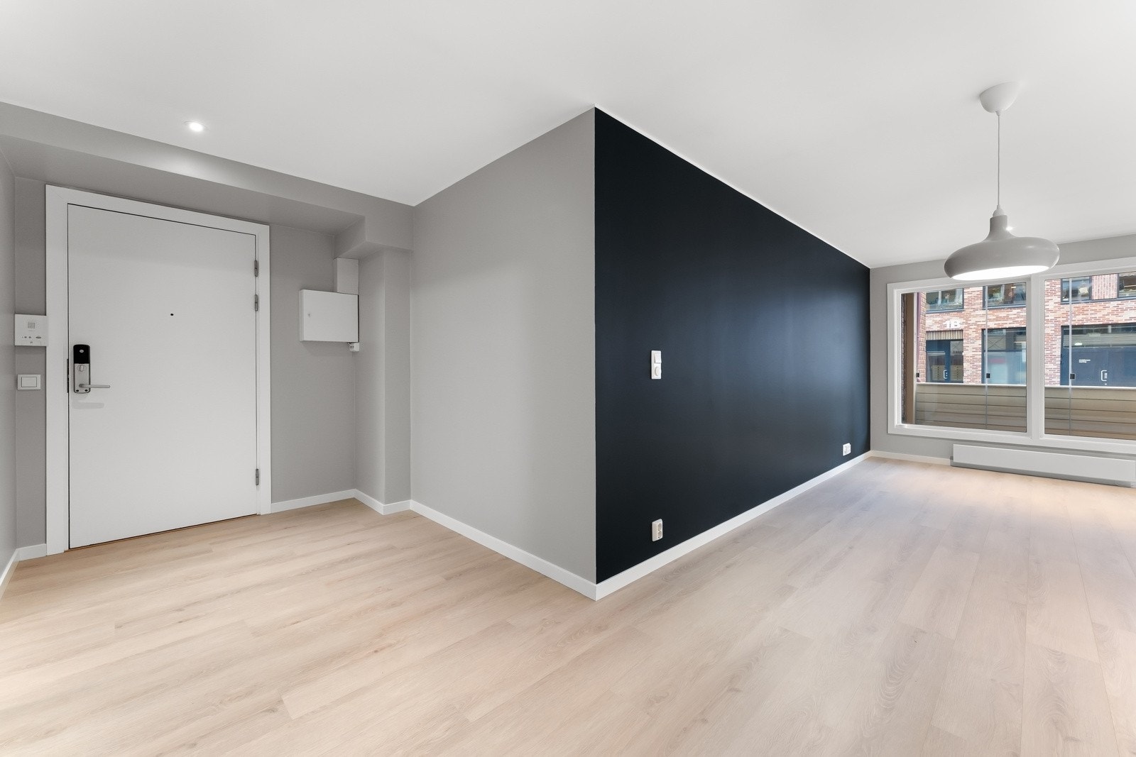 Praktisk kodelås på ytterdøren, noe som sørger for en tryggere og enklere hverdag. Galleribilde