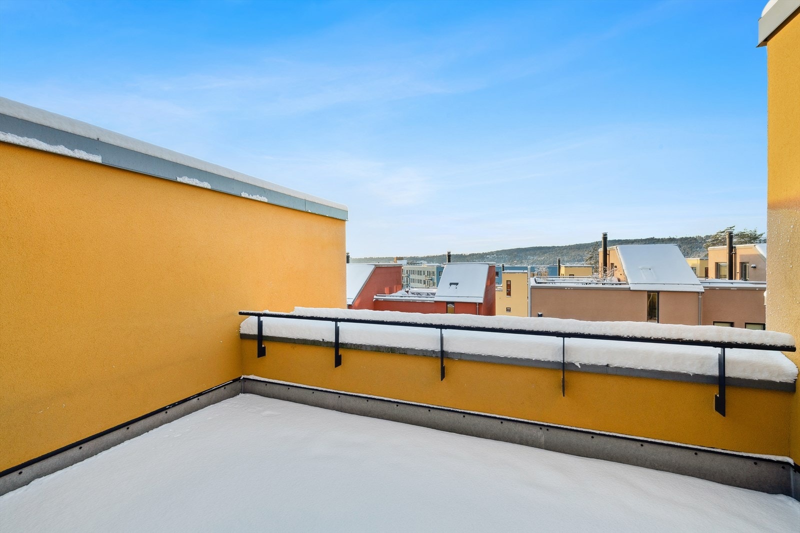 Takterrassen er på 13 kvm og gir god plass til utemøbler og avslapning. Galleribilde