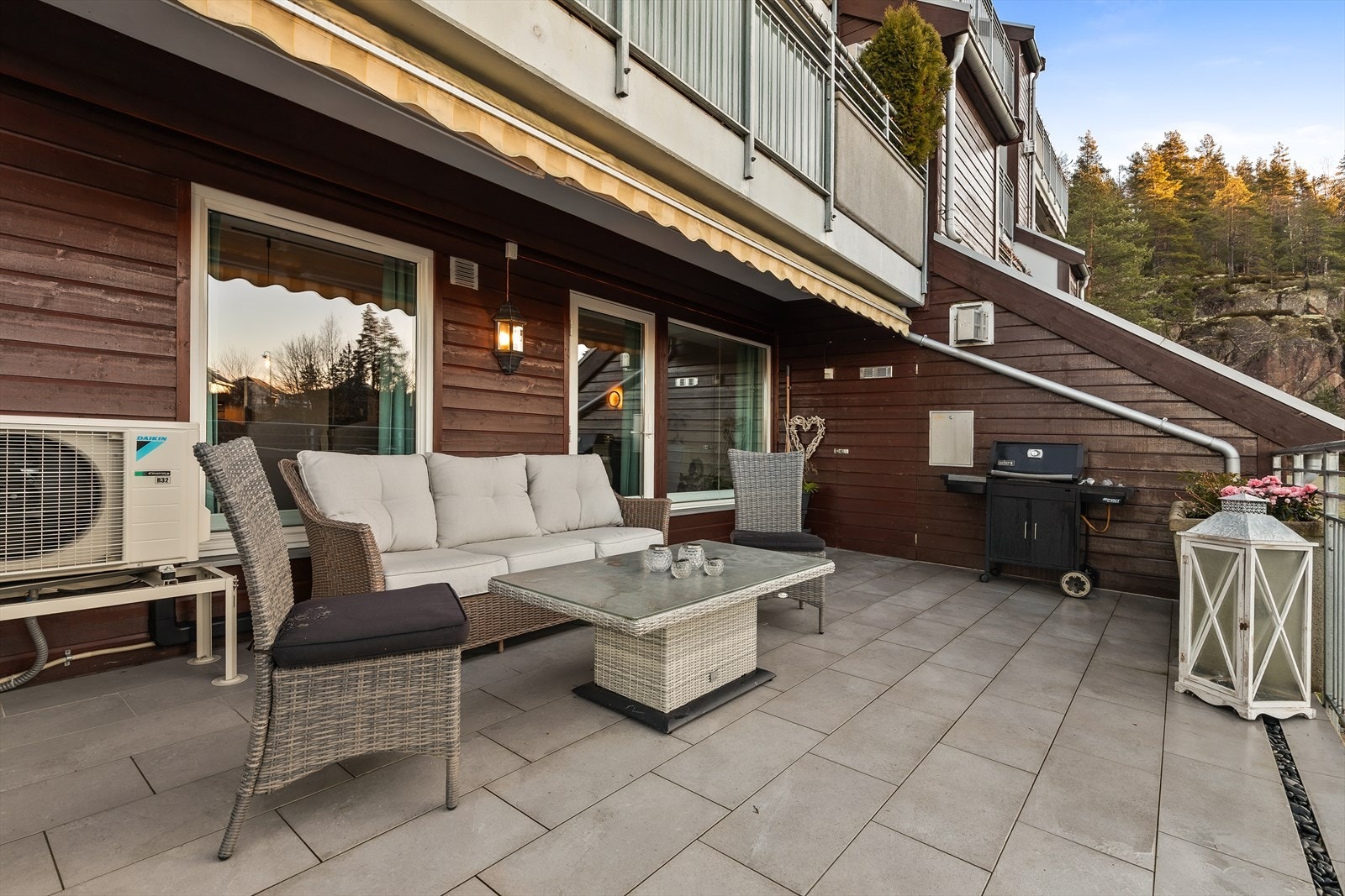 Det er en praktisk bod på terrassen. Galleribilde