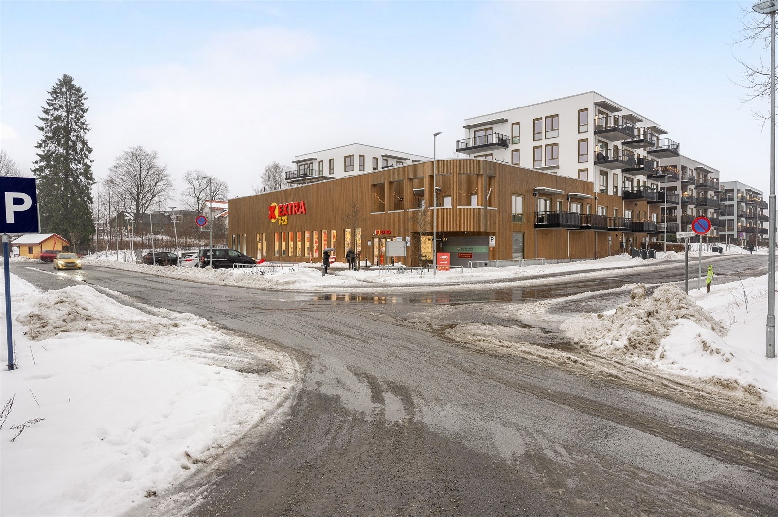 Dagligvarehandelen kan gjøres på Coop Extra som ligger ca. 450m fra boligen. Galleribilde