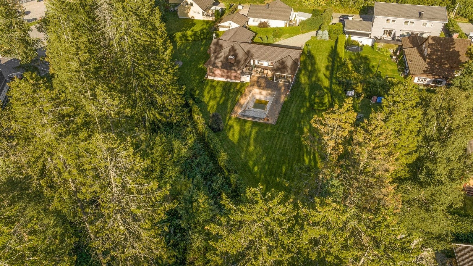 Dronebilde av eiendommen (Sommer) Galleribilde