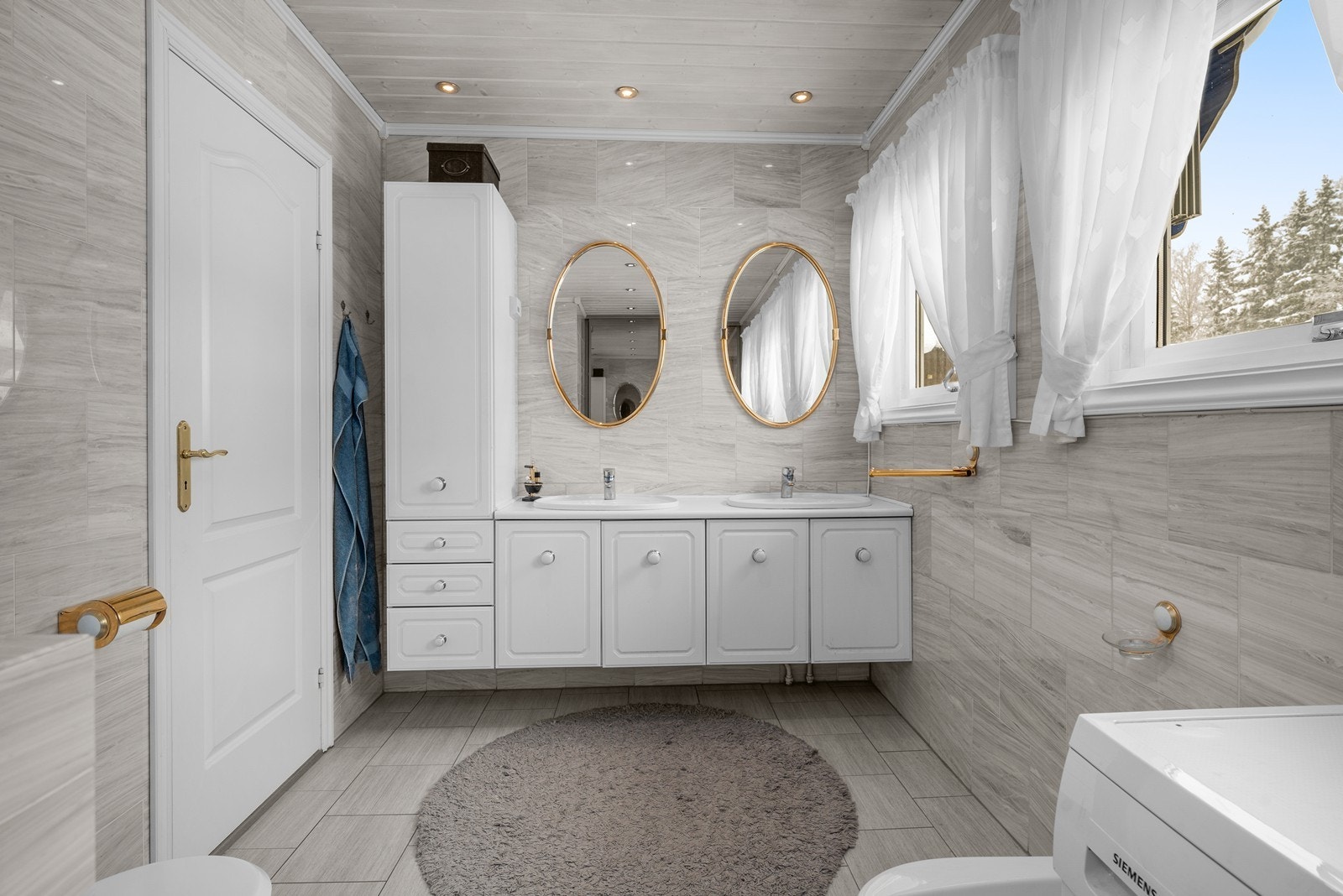 Bad/vaskerom i 1. etasje Galleribilde