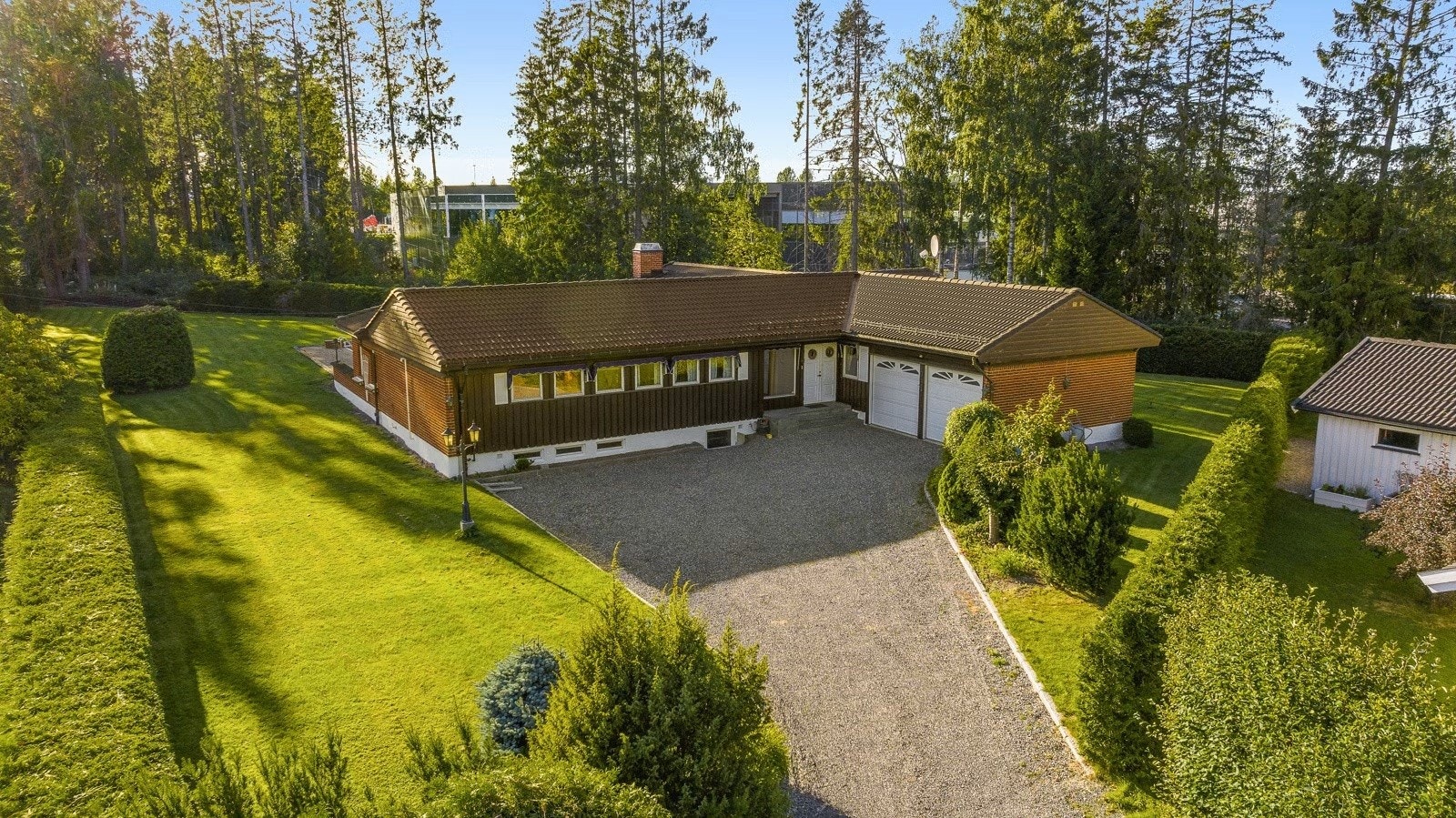 Sommerbilde av eiendommen Galleribilde