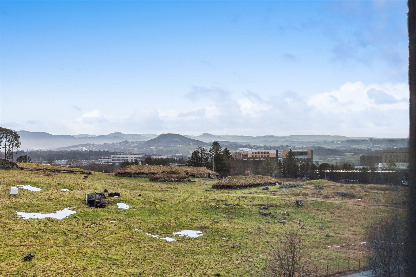 Fra soverommene er det flott utsikt mot Jernaldergården. Galleribilde