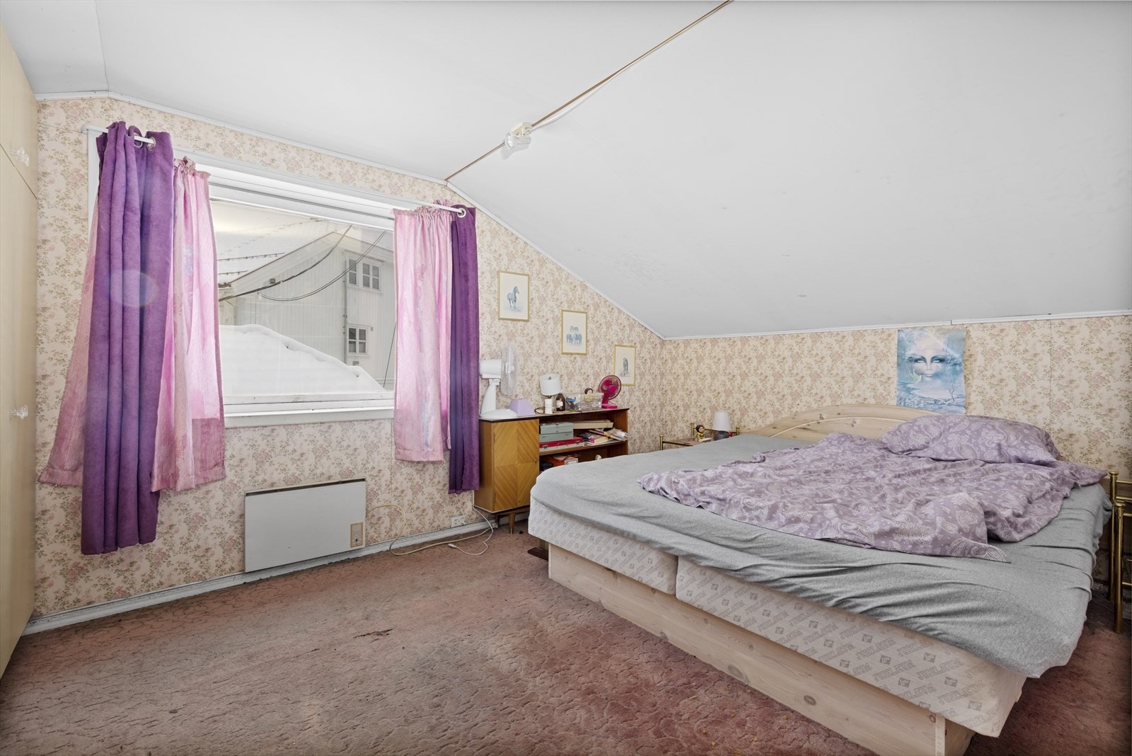 I 2. etasje finner du tre soverom av god størrelse, som til sammen gir fleksible muligheter. Galleribilde