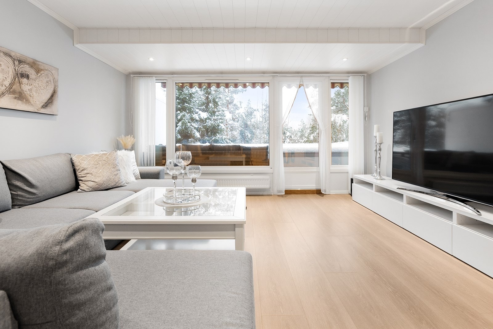 Fra stuen er det direkte utgang til den private balkongen. Galleribilde