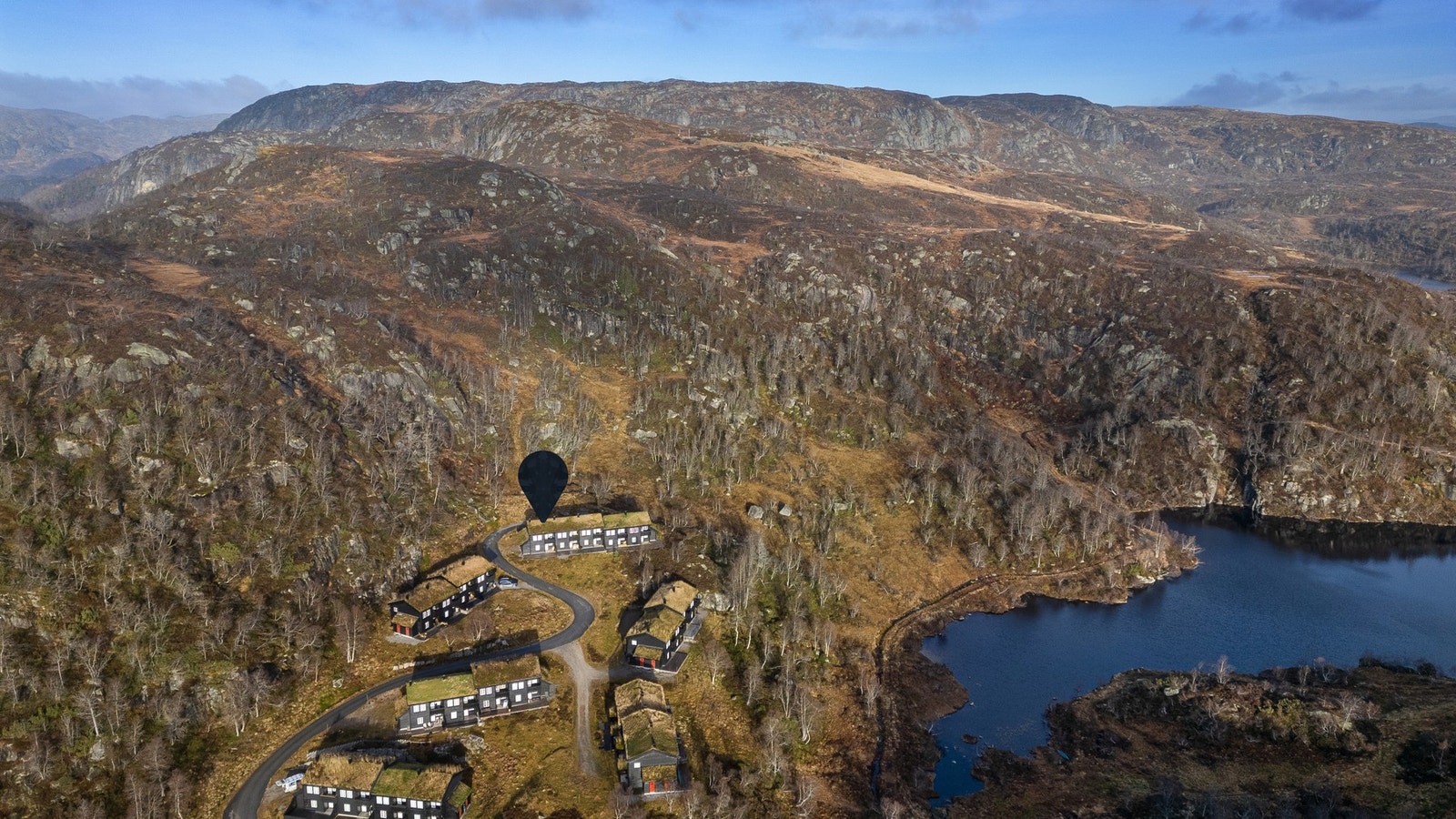 Hytteområdet slik det fremstår på sommeren. Deler av løypenettet følger sommerveien til Lysebotn. Galleribilde