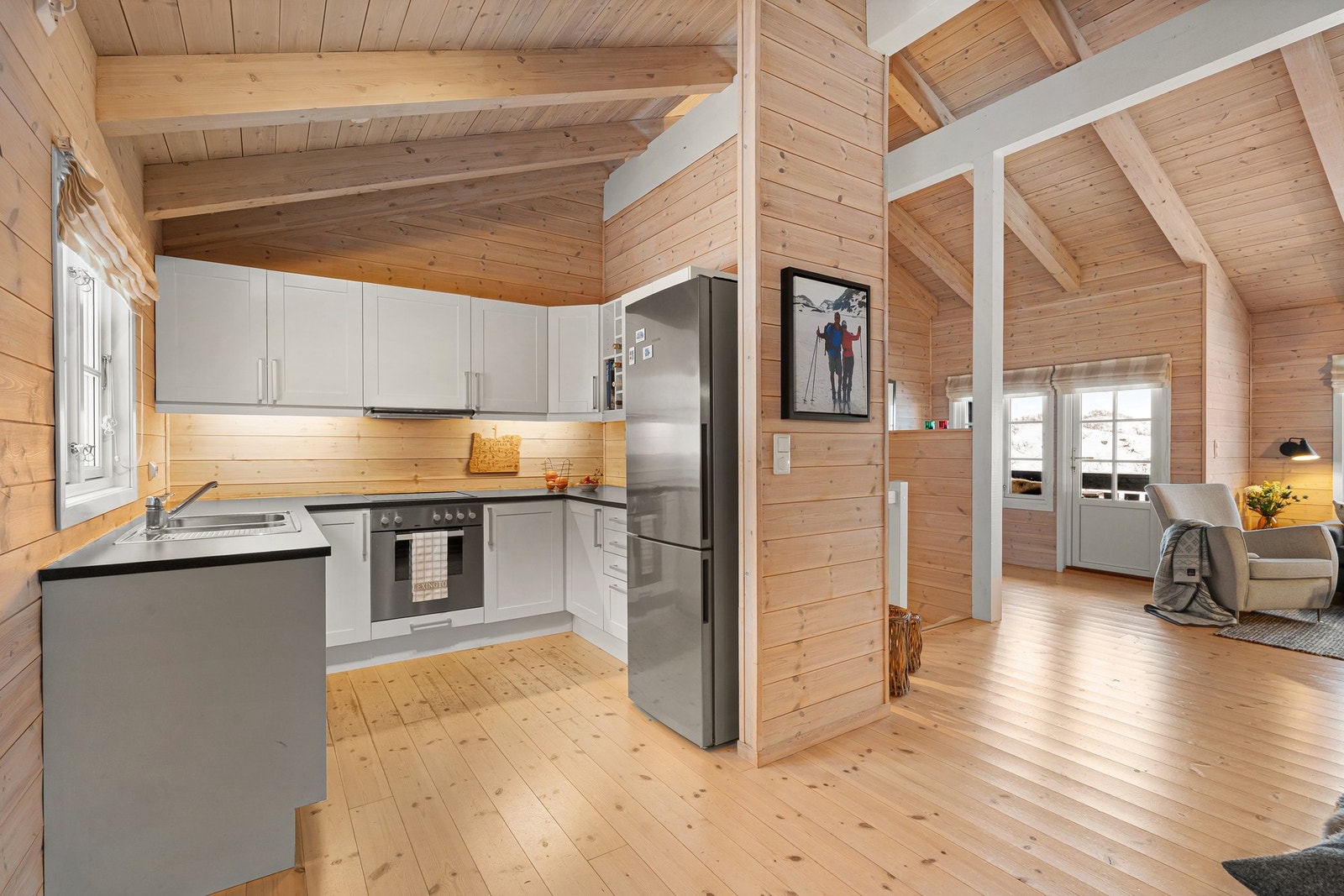 Åpen løsning mellom kjøkken og stue, Galleribilde