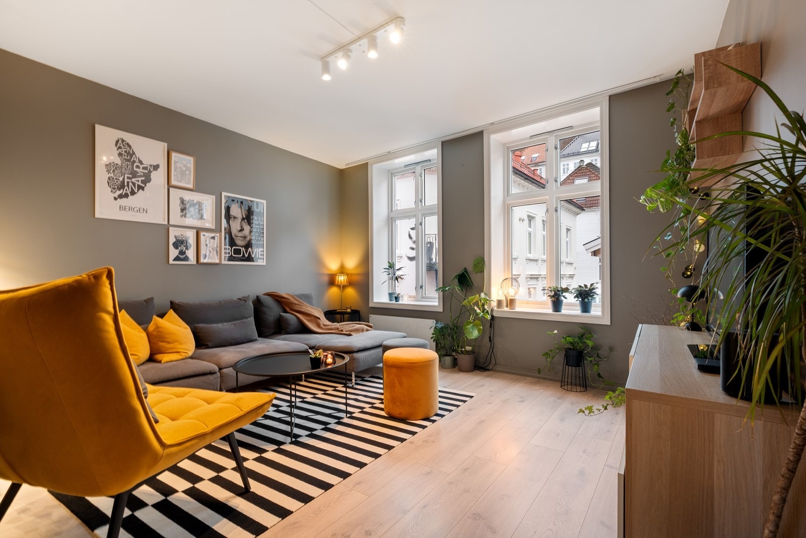 Flott 2-roms selveierleilighet i 3. etasje, oppusset i 2018 og gangavstand til "alt" Galleribilde