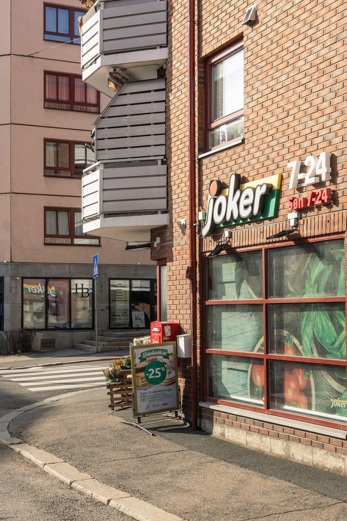 Flere dagligvarehandler i nær omkrets fra boligen. Galleribilde