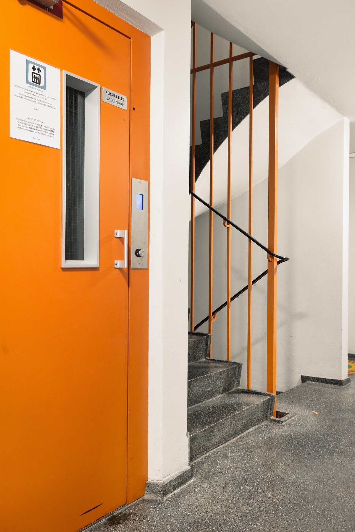 Leiligheten ligger i byggets 2. etg med heisadkomst. Galleribilde