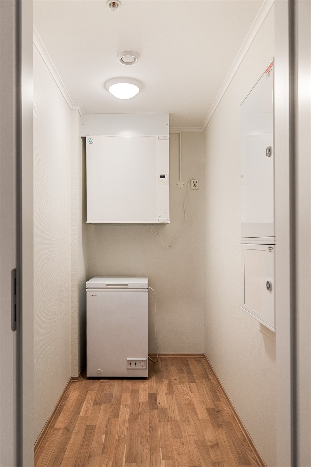 Bod/teknisk rom med fin lagringsplass. Det medfølger i tillegg bod i kjelleren Galleribilde