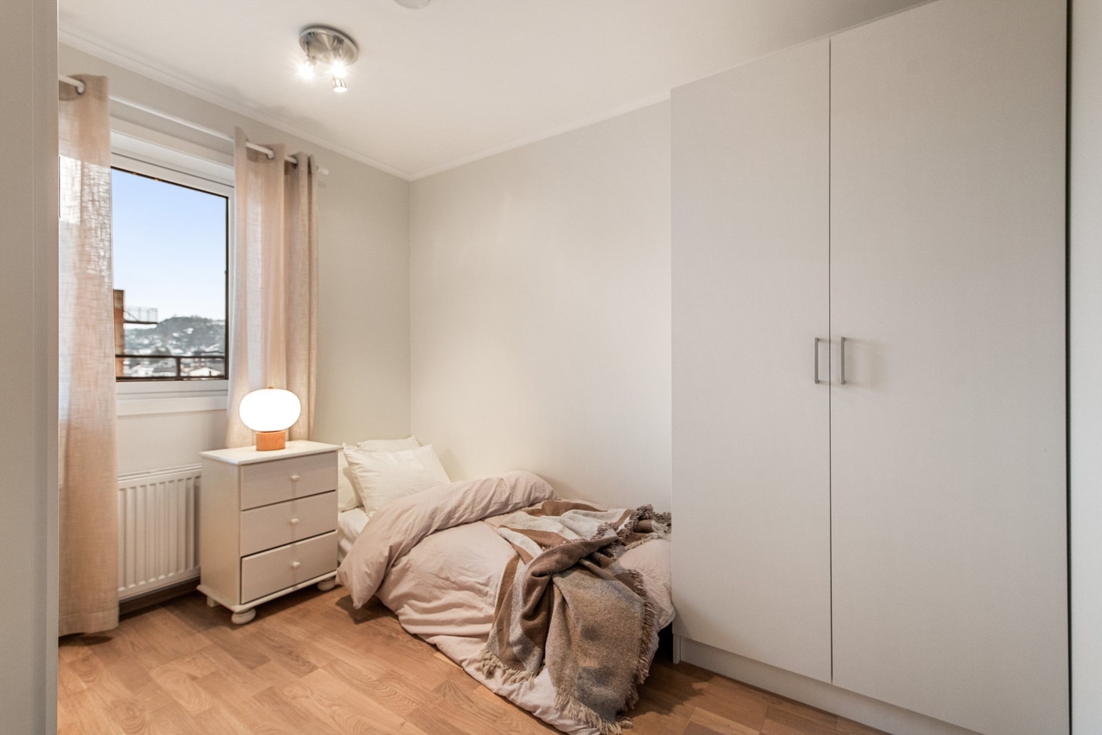 Gjesterom med garderobe Galleribilde