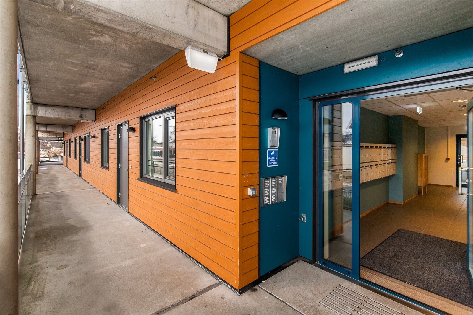 Hovedinngang med porttelefon i leligheten Galleribilde