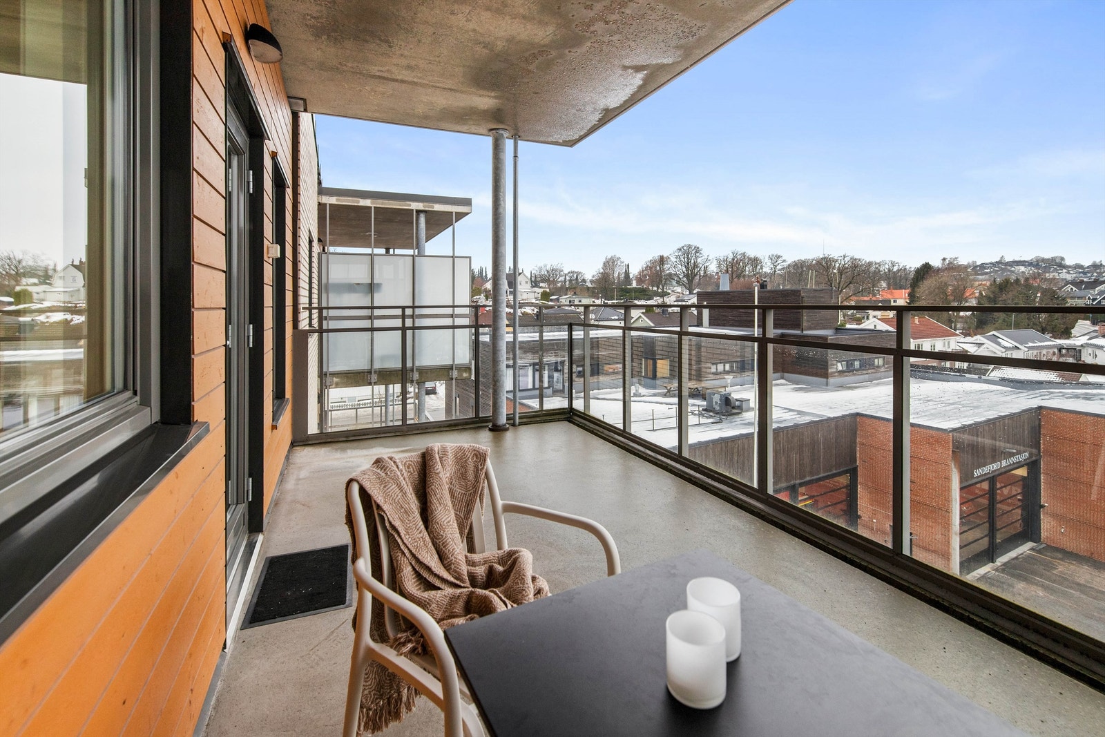 Overbygget balkong mot nordvest - Her kan de vakreste solnedganger nytes! Galleribilde