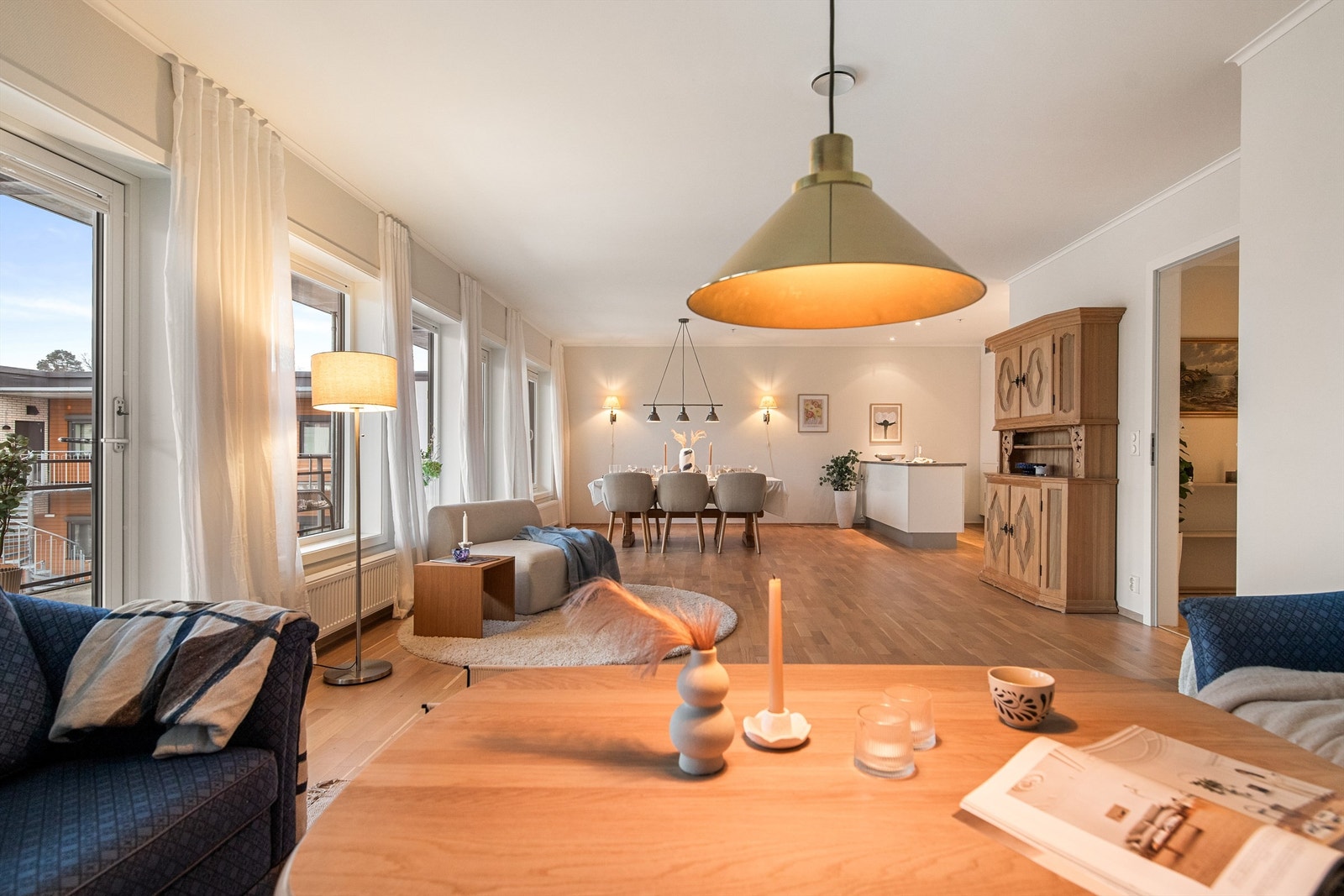 Her er plass til hyggelige selskaper med familie og venner! Galleribilde