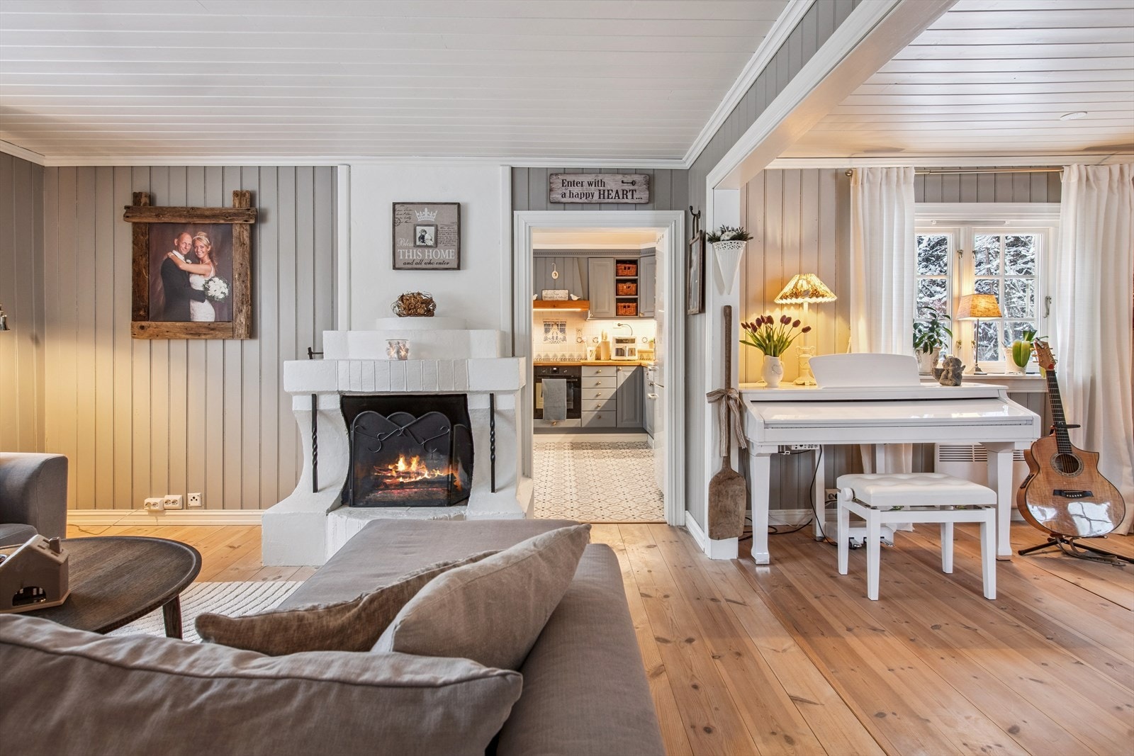 De to stuesonene henger godt sammen og gir fleksible bruksmuligheter. Galleribilde