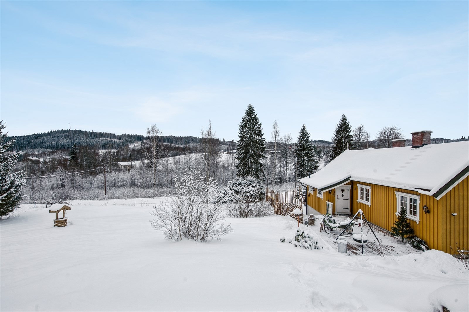 Den store tomten gir rikelig med plass for lek og moro! Galleribilde