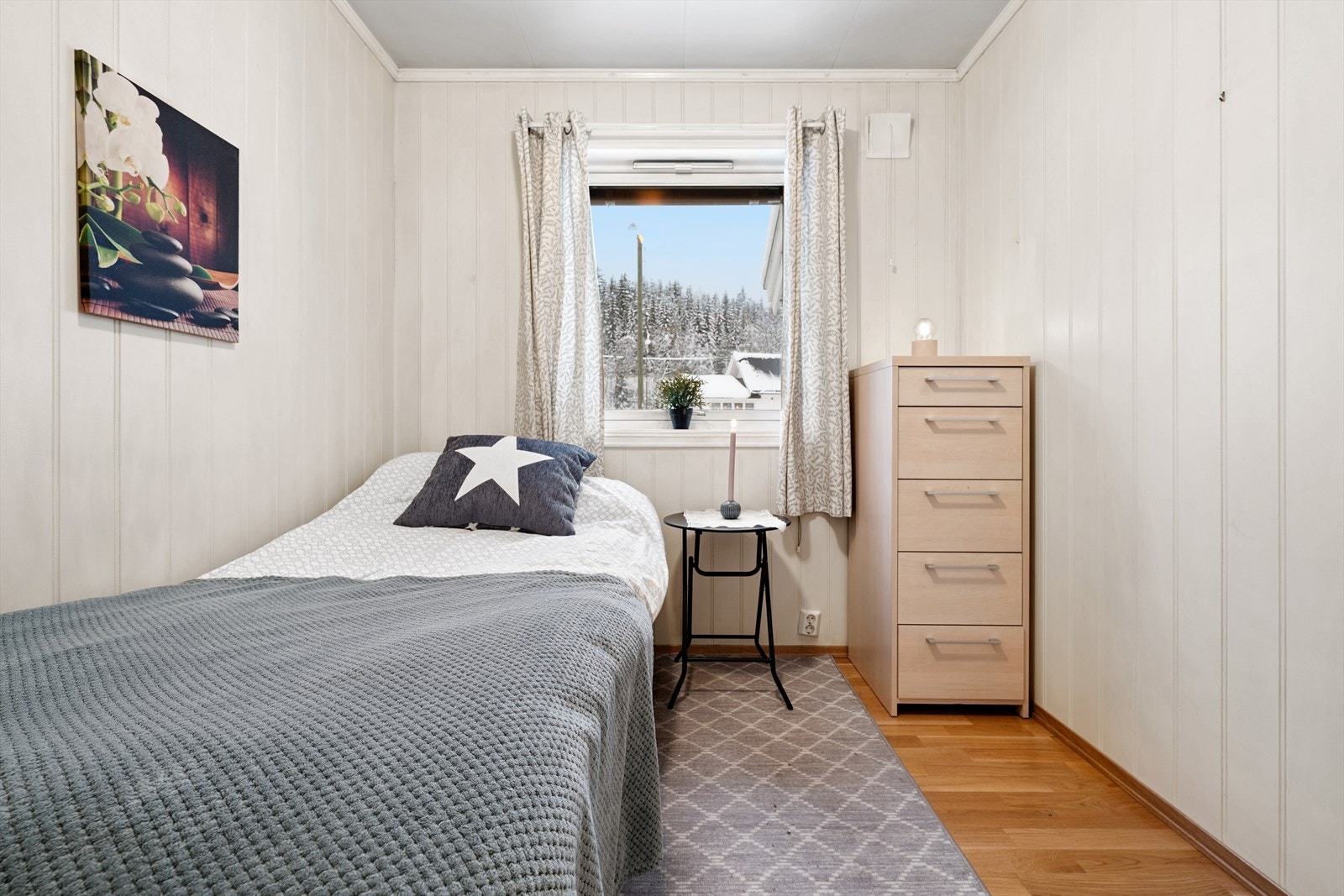 Det andre soverommet egner seg godt som barnerom, gjesterom eller kontor. Galleribilde