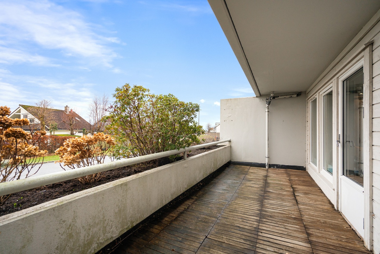 Boligen har også en terrasse, ideell for sommerdager og utendørs hygge. Galleribilde