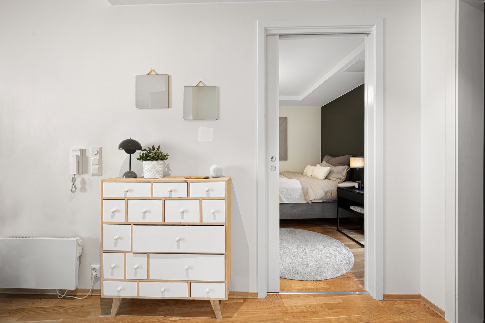 Fra entreen får du direkte inngang til hovedsoverommet. Galleribilde