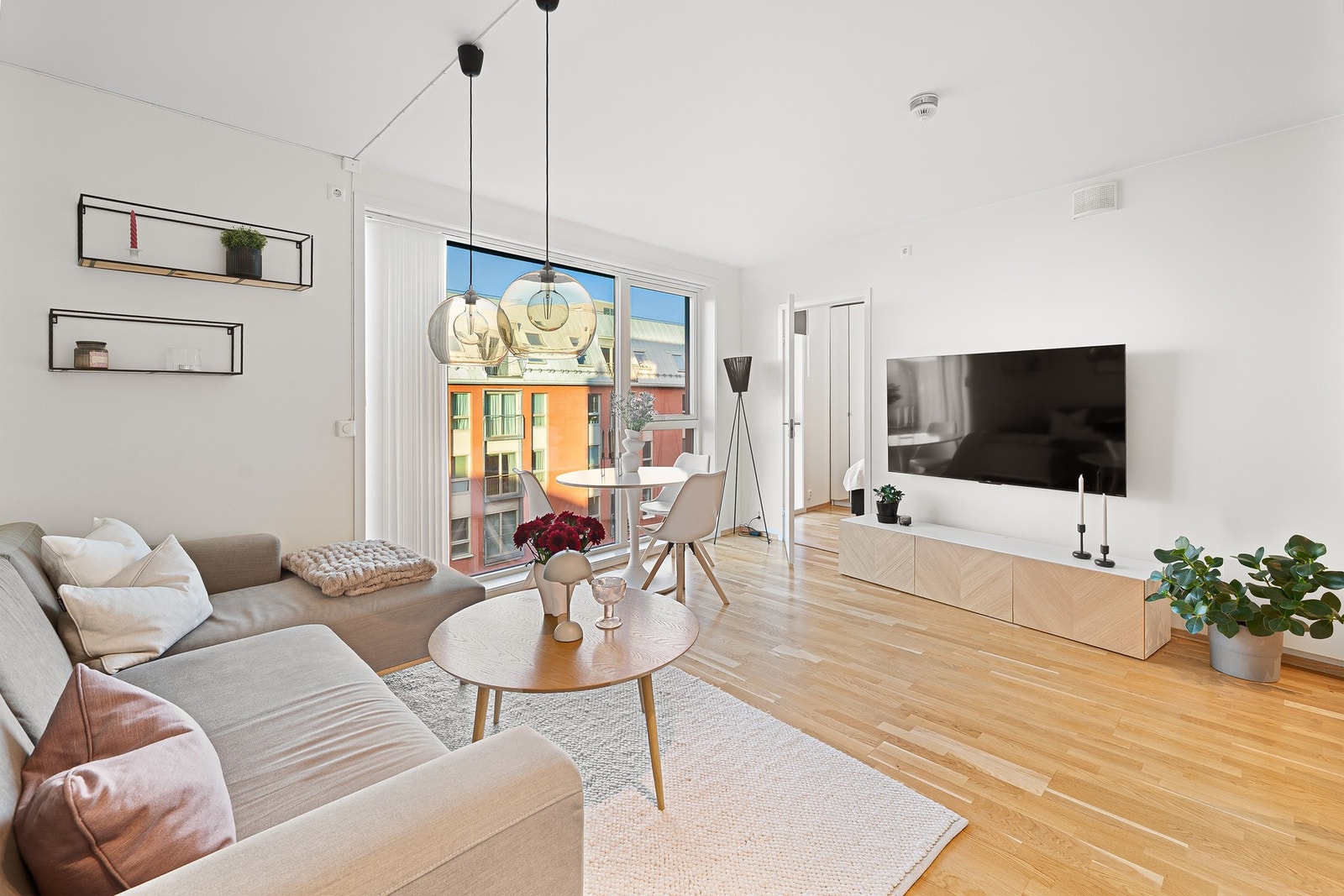 EiendomsMegler 1 ved Markus Tangvik har gleden av å presentere en lekker 3-roms leilighet i Innherredsveien 1A. Galleribilde