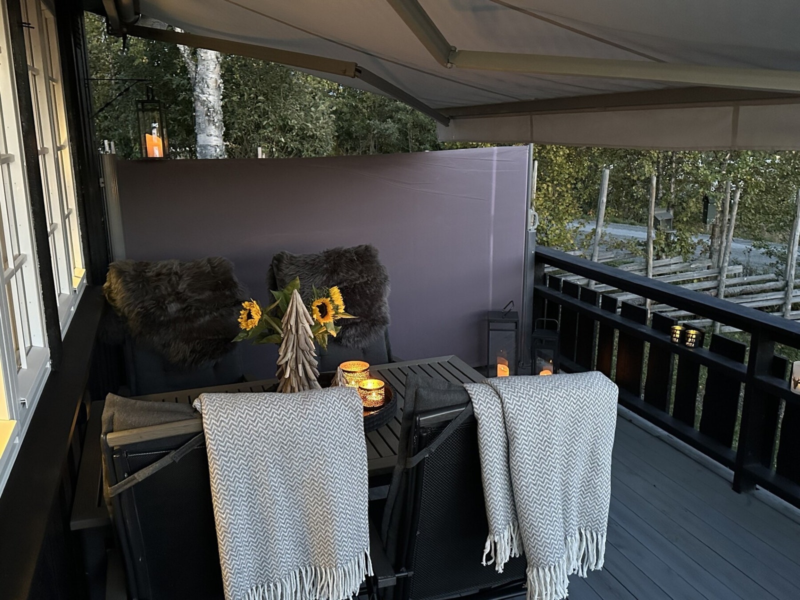 Lett å skape lun og god stemning på terrassen. Galleribilde