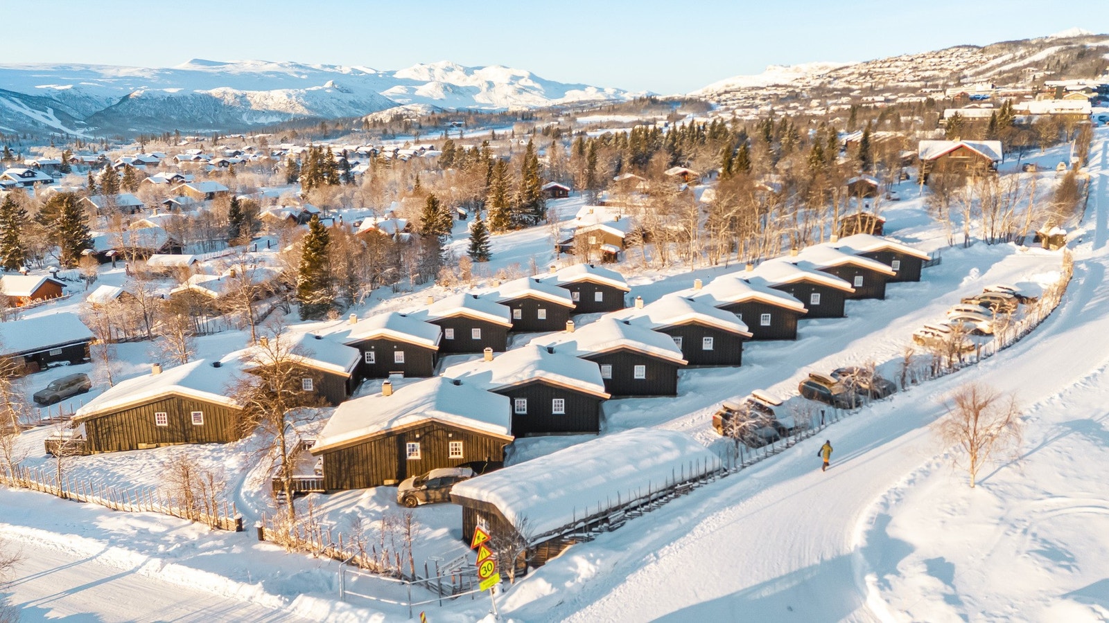 Gjesteparkering på felles parkeringsplass. Galleribilde