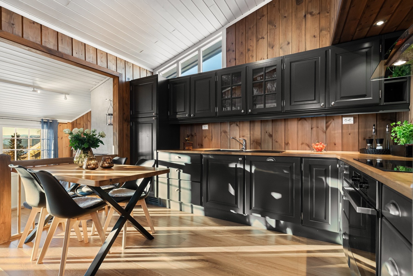 Heltre benkeplate i edeltre med oljede overflater. Galleribilde