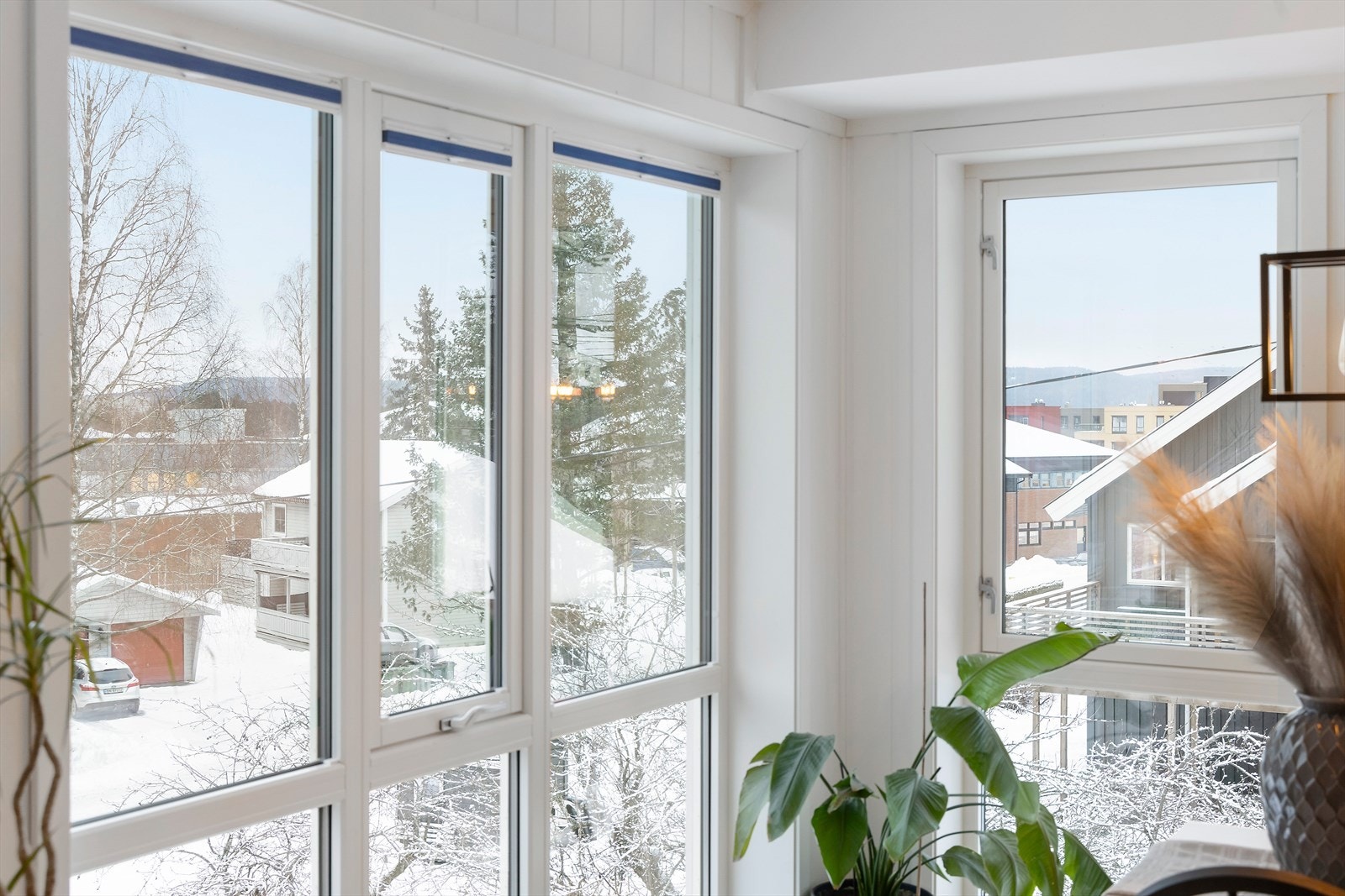 Kommunale avgifter, TV/Internett, drift/vedlikehold er inkludert i felleskostnadene og sørger dermed for rimeligere bokostnader. Galleribilde