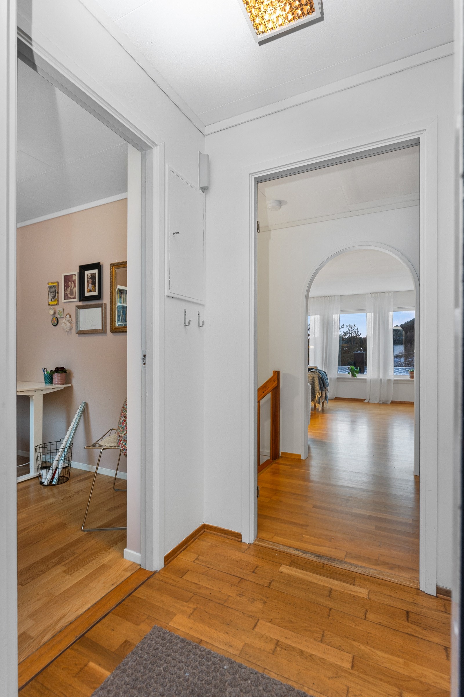 Vindfang med adkomst til kontor og toalett. Galleribilde