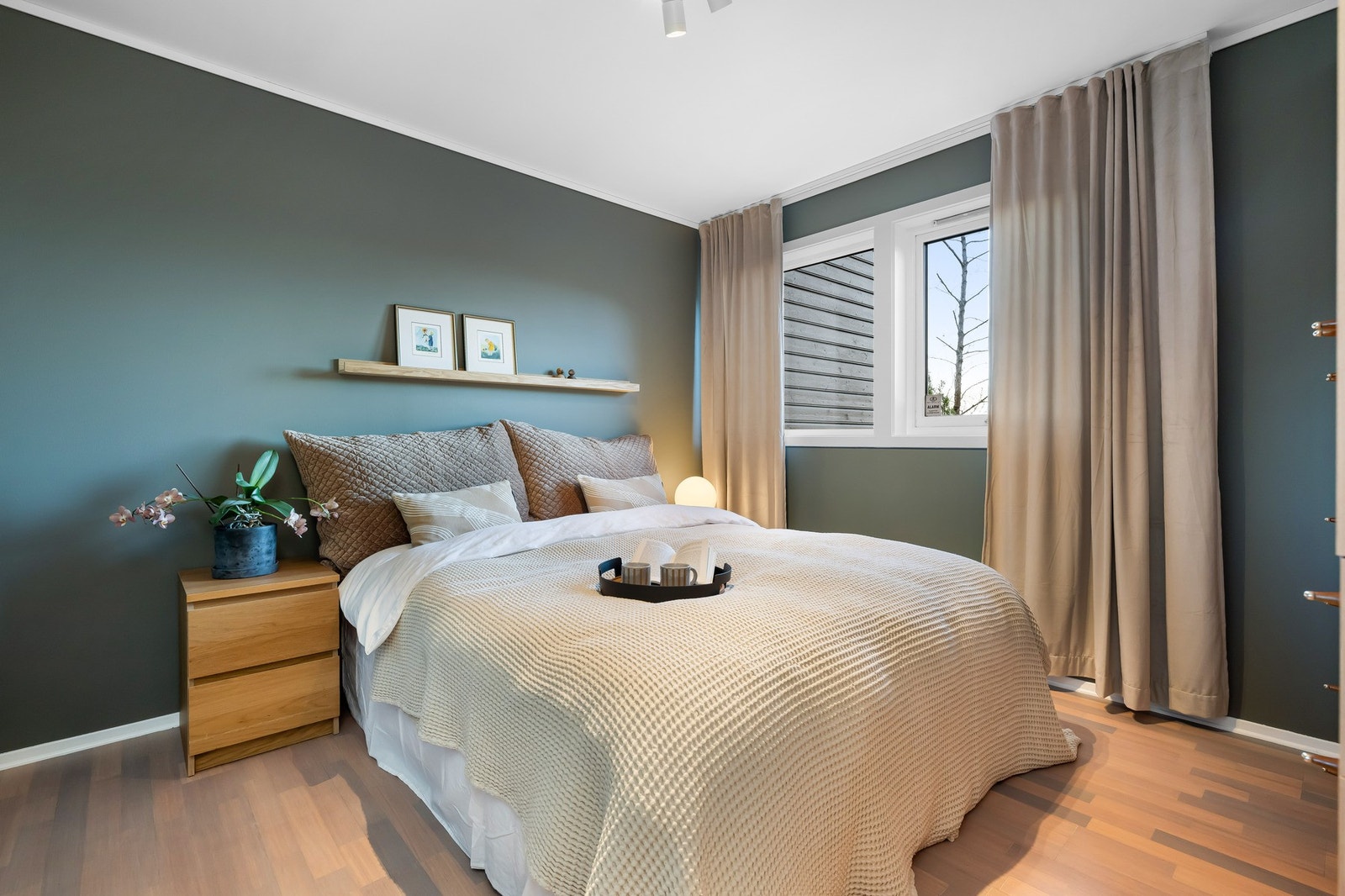 I denne etasjen finner en tre av boligens fire soverom. Galleribilde