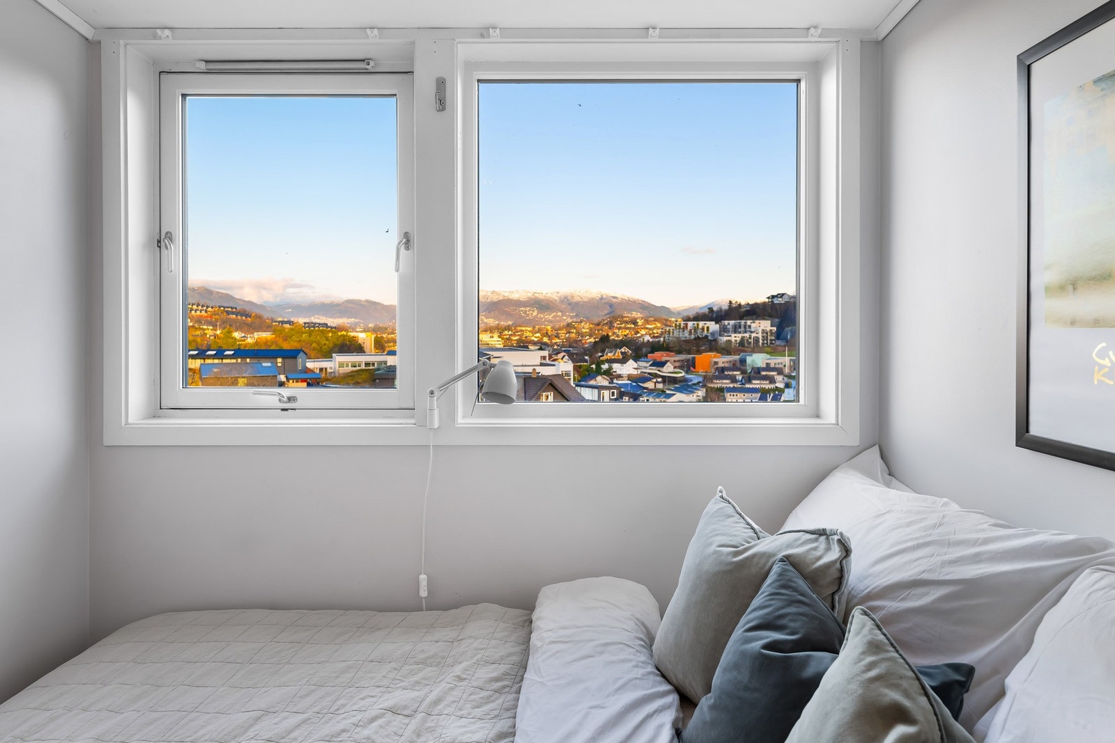 Dette har god plass til å innrede med dobbeltseng og ønskelig soveromsmøblement. Galleribilde