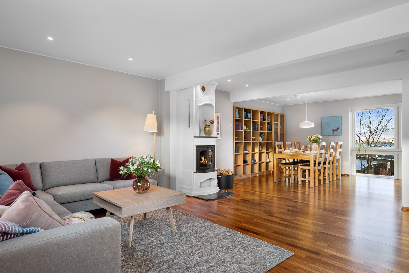 Rommet kan enkelt innredes i flere sosiale soner. Galleribilde