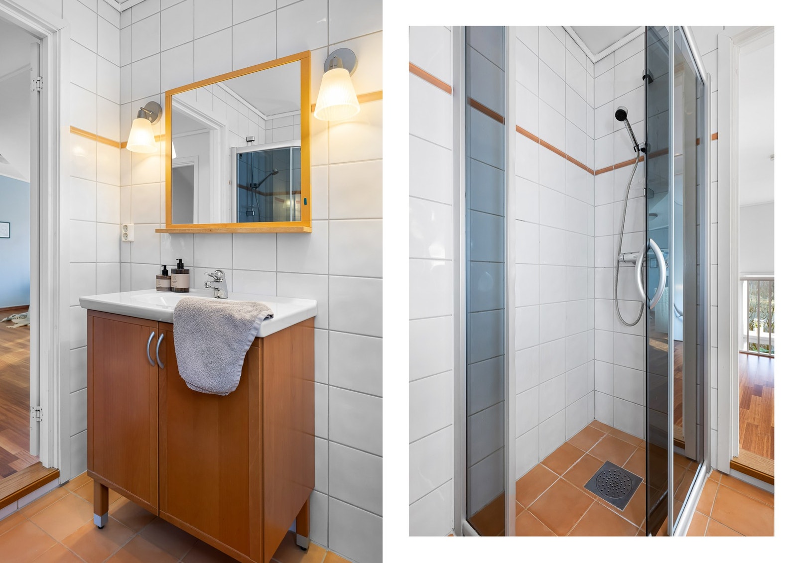 Badet inneholder vegghengt toalett, helstøpt servant, skap under servant med profilerte fronter, og dusjdører i klart glass. Galleribilde