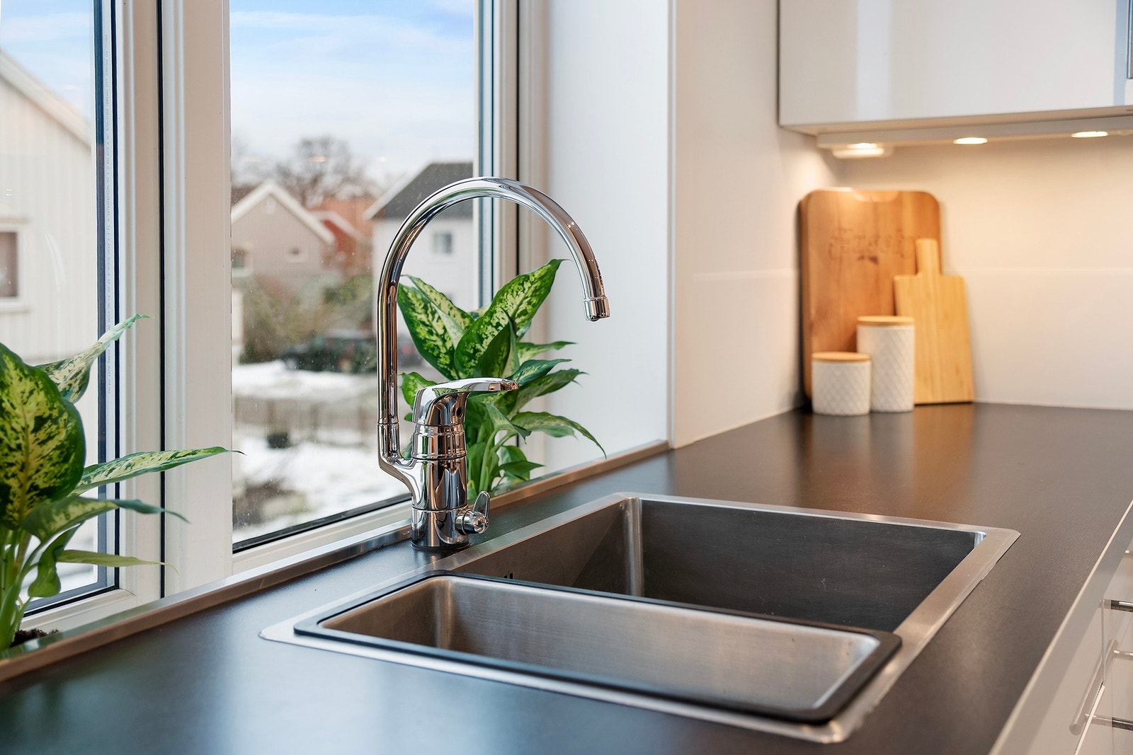 Hyggelig utsyn ned til sjøen. Galleribilde