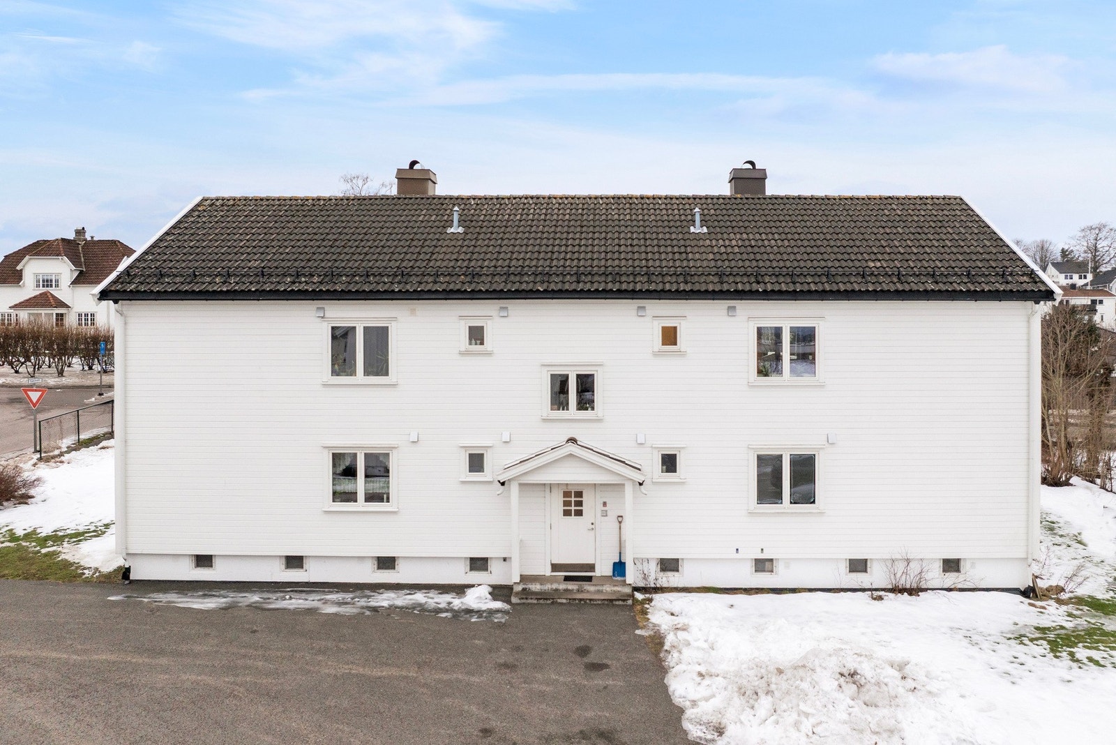 Det er kort vei til butikk og bussholdeplass samt til Teie sentrum Galleribilde