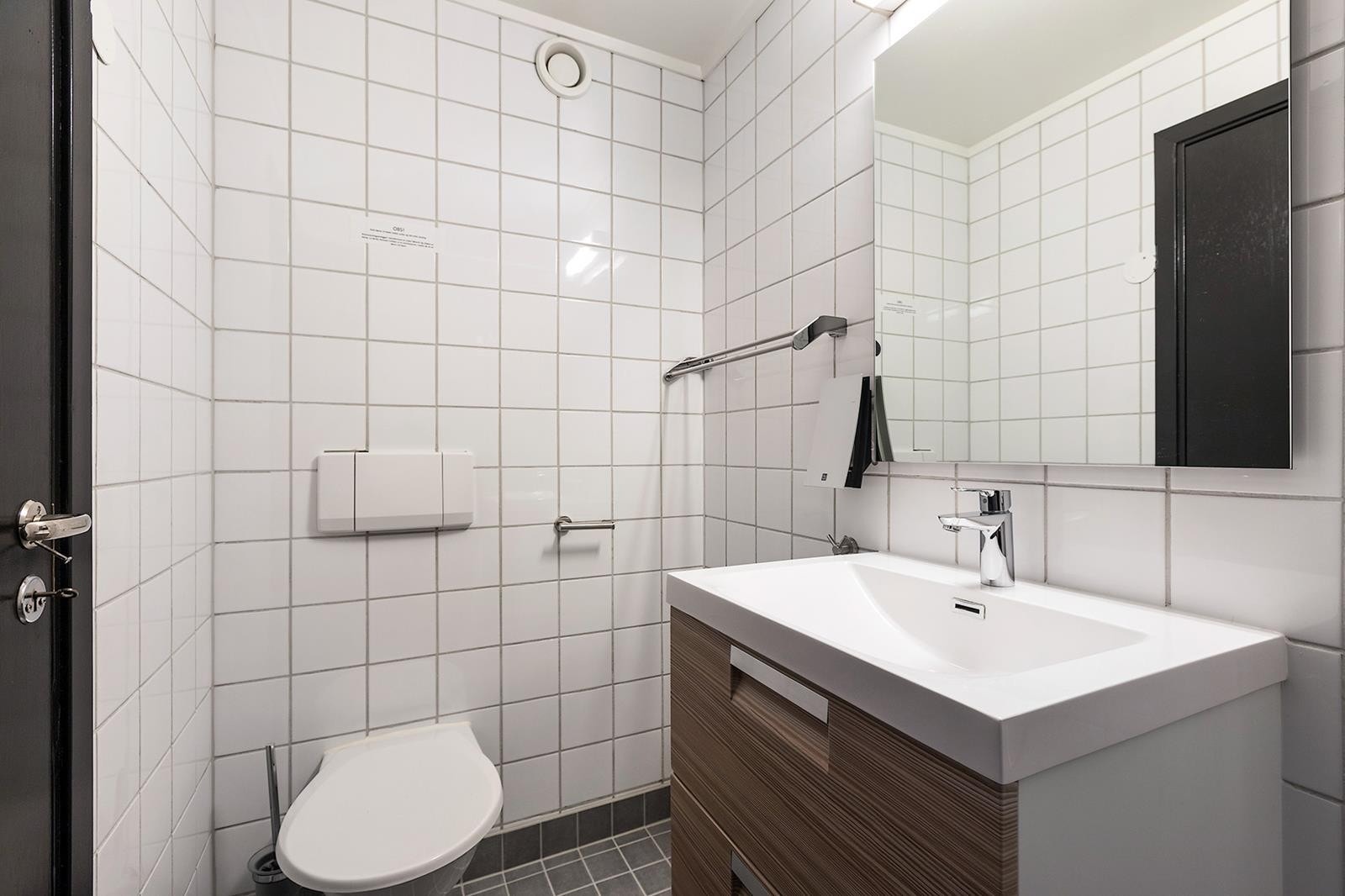 Pent flislagt bad med varmekabler Galleribilde