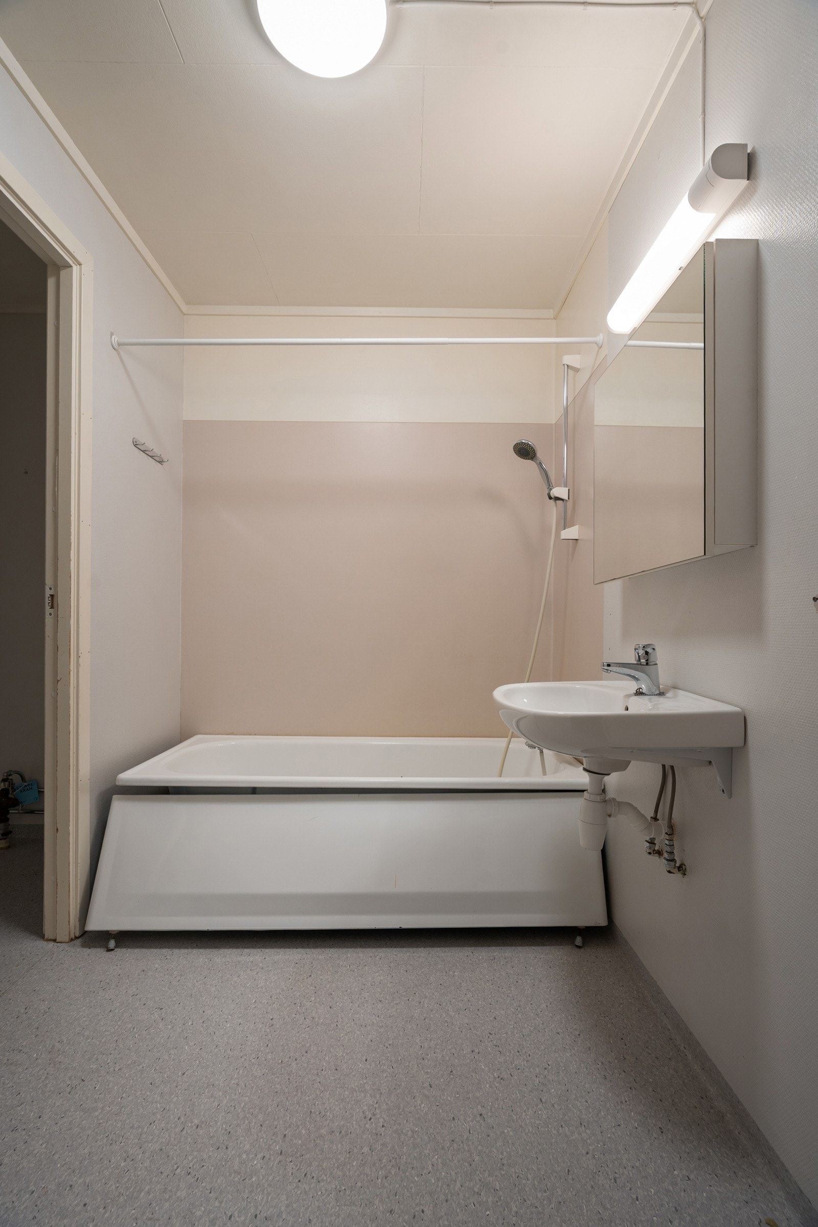 Baderom med badekar.