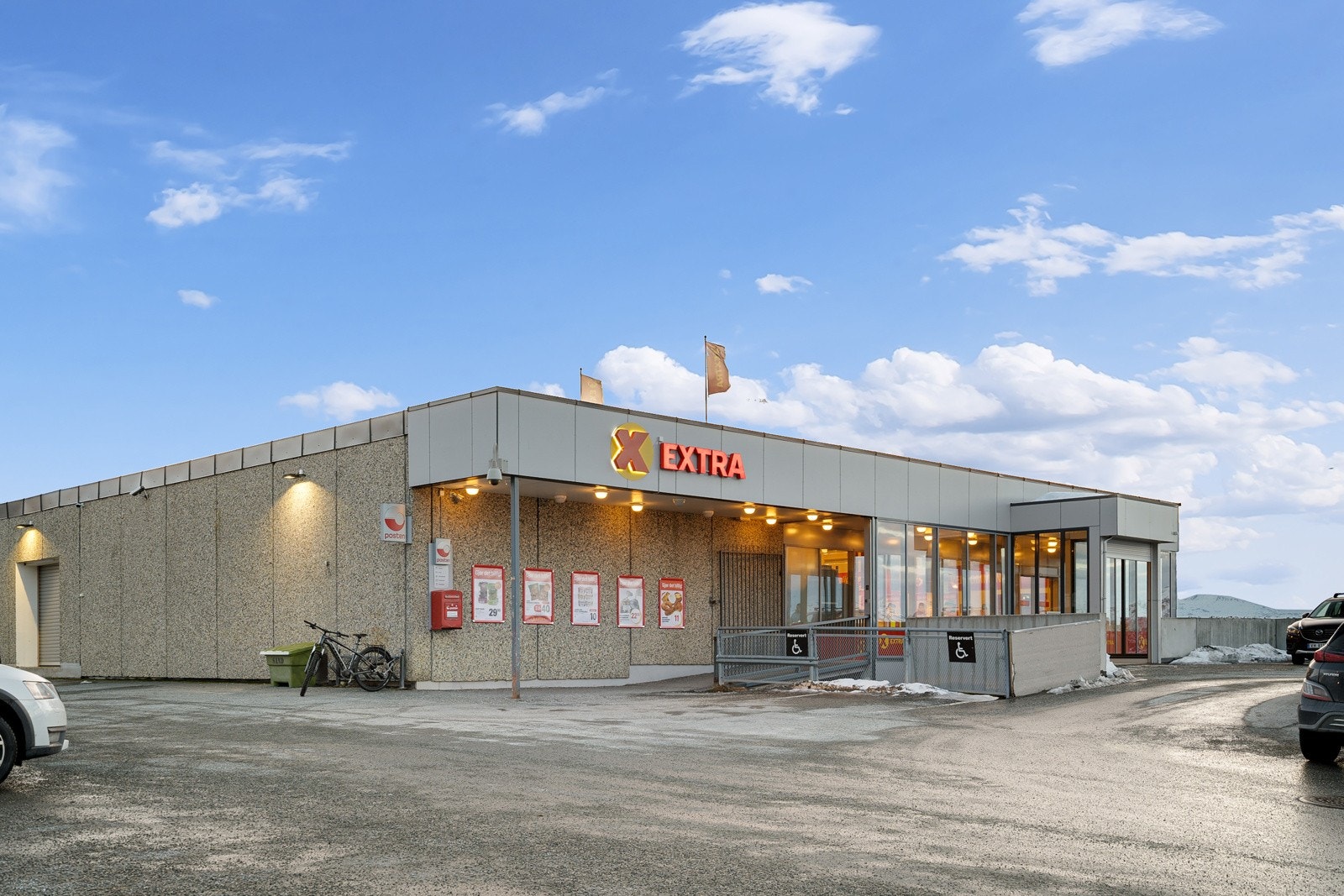 Dagligvarebutikk i kort gangavstand.