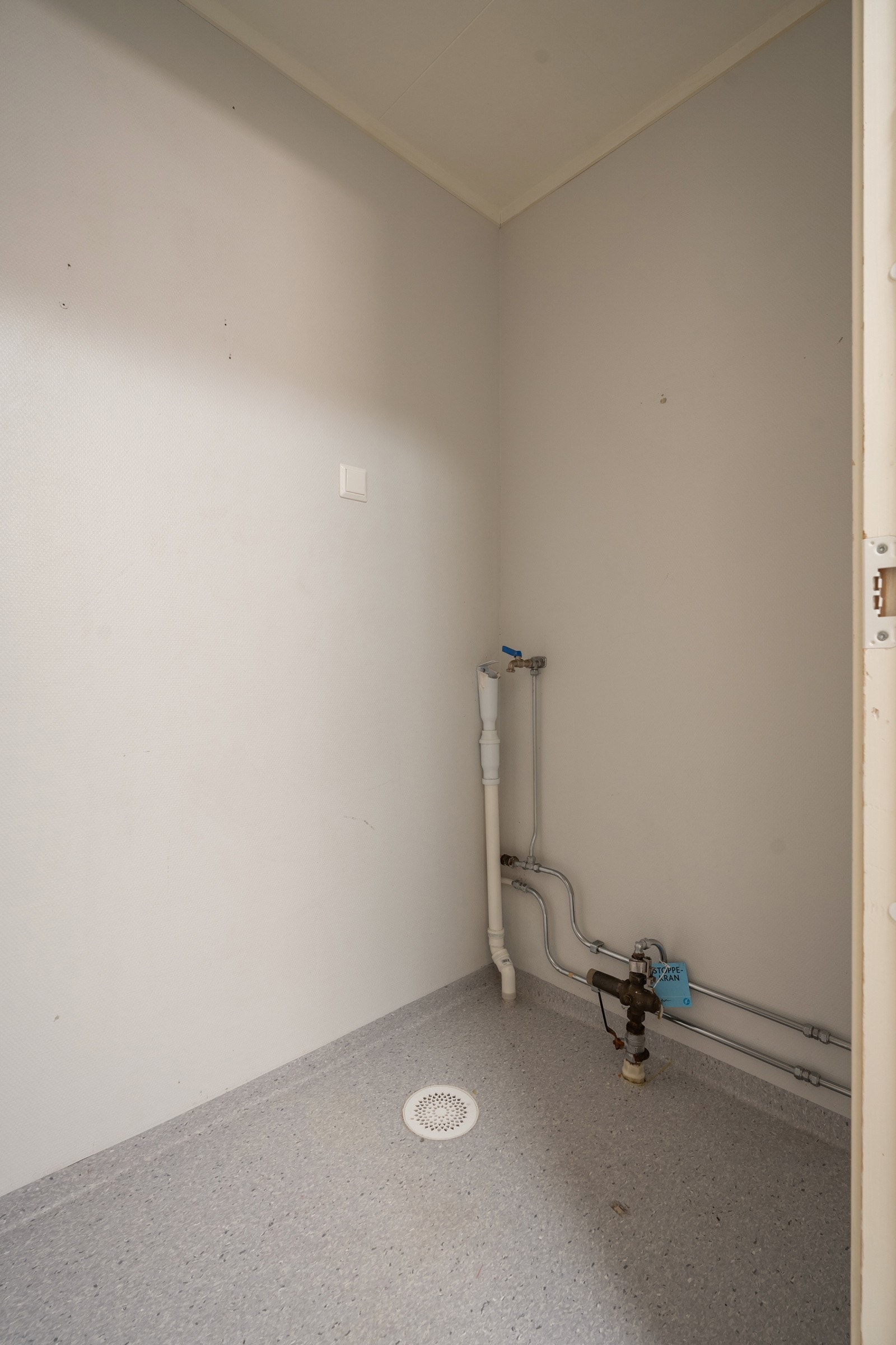 I tilegg til eget bad og toalettrom er det også eget vaskerom.