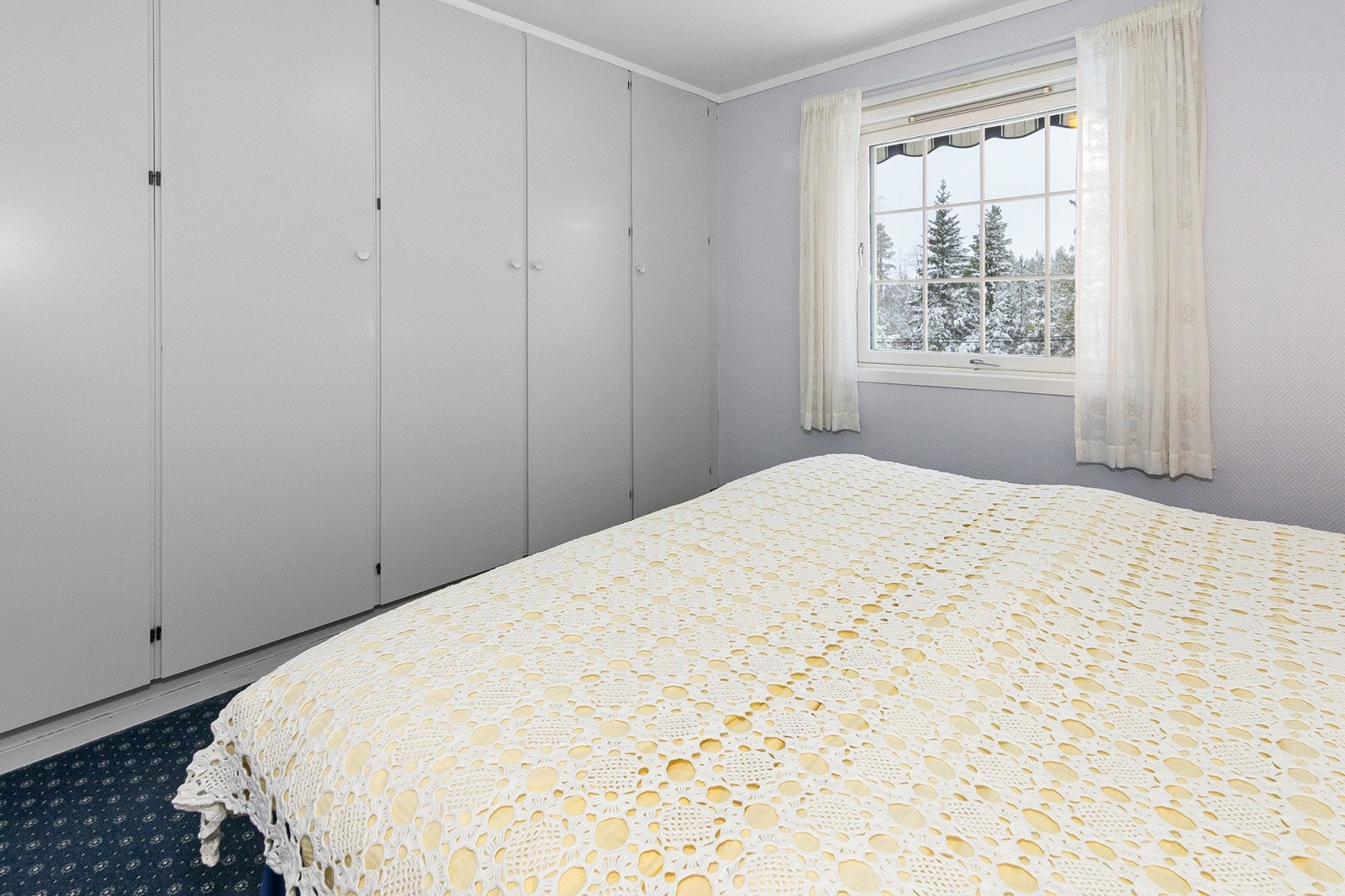 Det er godt med skapplass på hovedsoverommet. Galleribilde