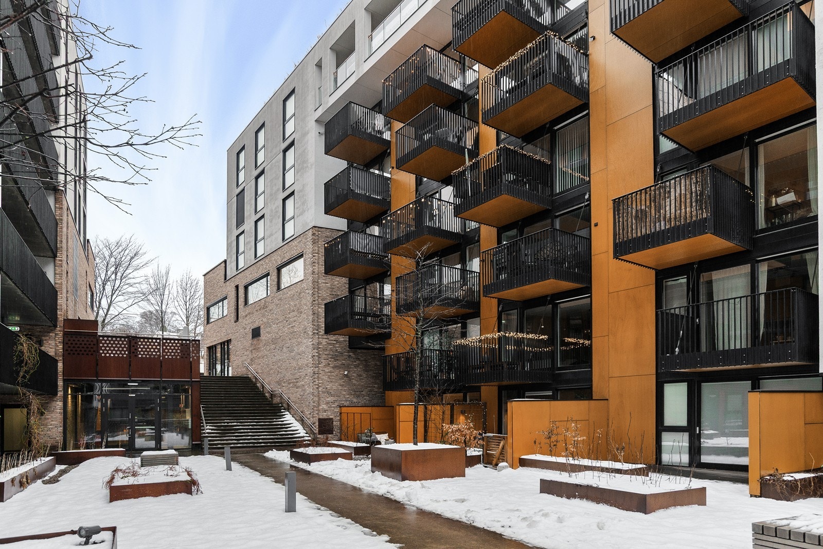 Det er sykkelparkering i bygget garasjeanlegg, adkomst med heis. Galleribilde