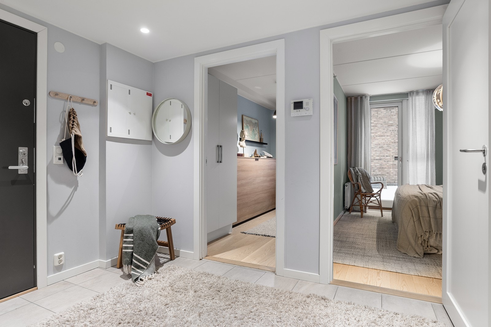 Adkomst til alle rom i leiligheten fra entré/gang hvilket gir en oversiktlig og god planløsning. Galleribilde