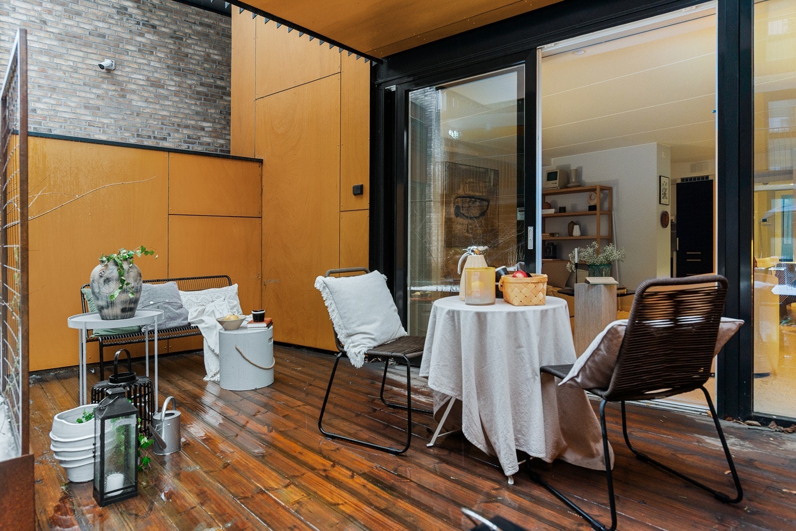 Her har du god plass til bord, sittegrupper og grill. Galleribilde