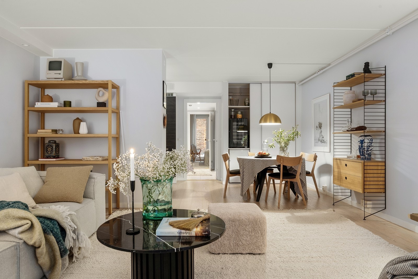 Leiligheten oppleves som lys og har en gjennomgående planløsning. Galleribilde