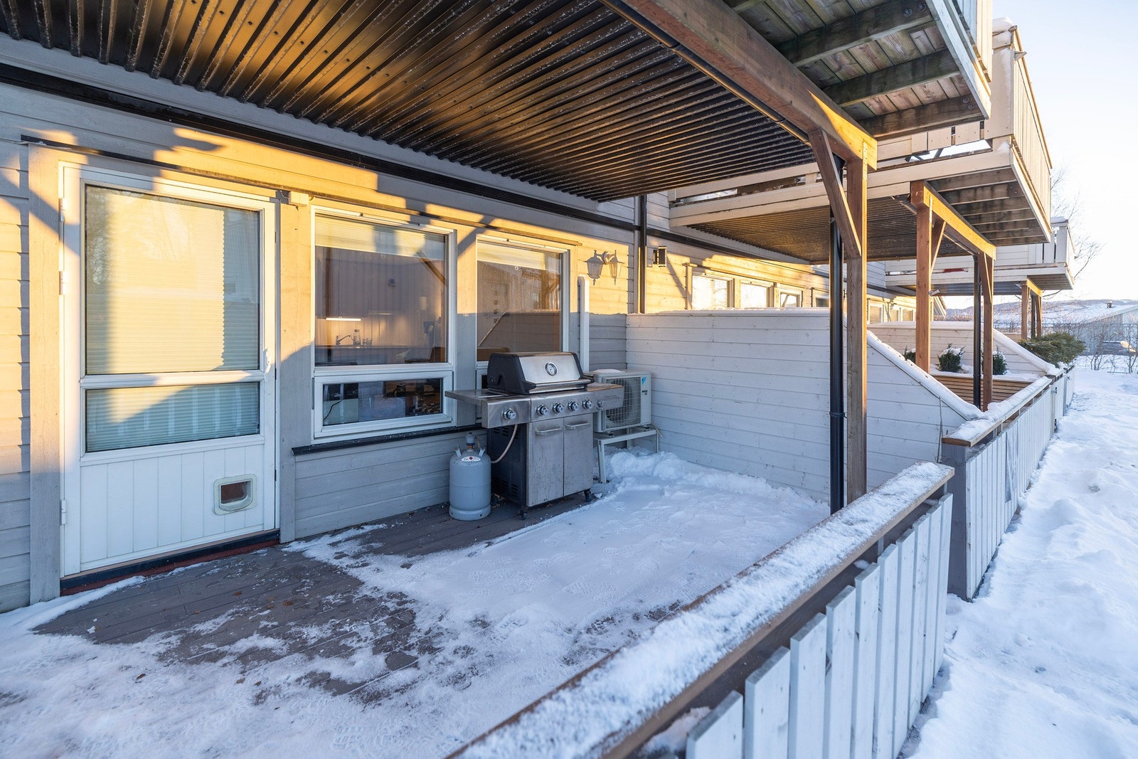 Terrassens størrelse gjør at det er enkelt å møblere med ønsket møblement. Galleribilde