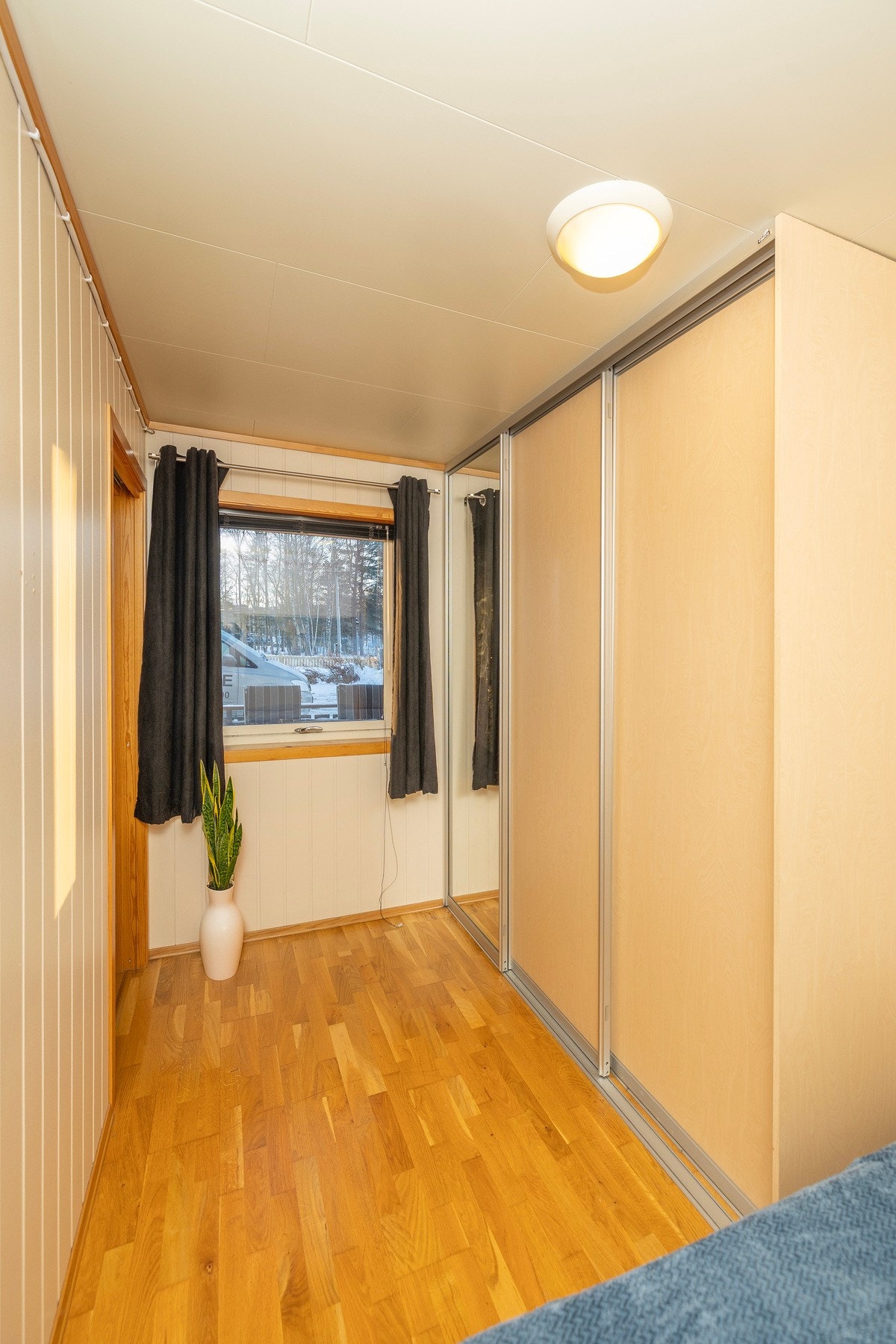 Soverommet har godt med plass for garderobeløsninger. Galleribilde